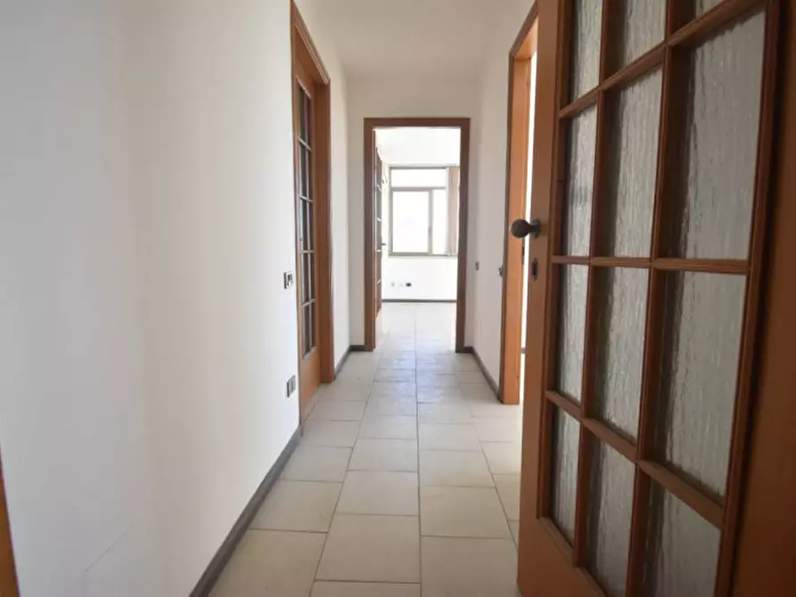 Immagine 10 di Ufficio in vendita  a Quartu Sant'elena