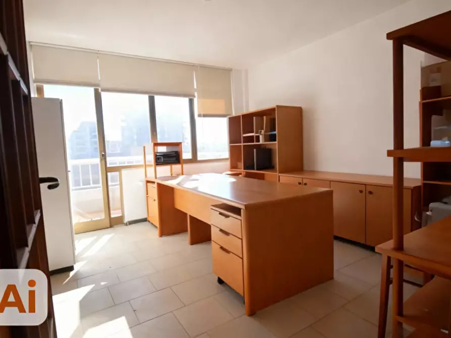 Immagine 11 di Ufficio in vendita  a Quartu Sant'elena