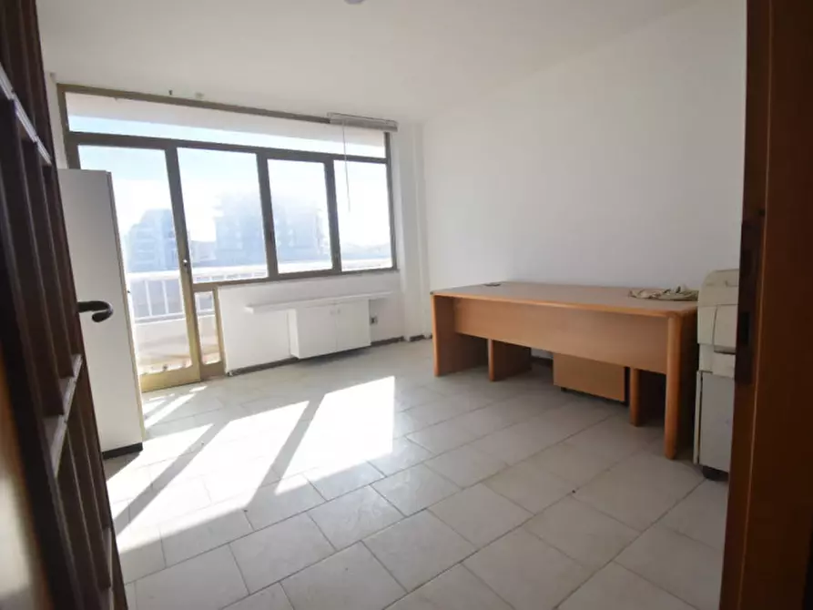 Immagine 12 di Ufficio in vendita  a Quartu Sant'elena