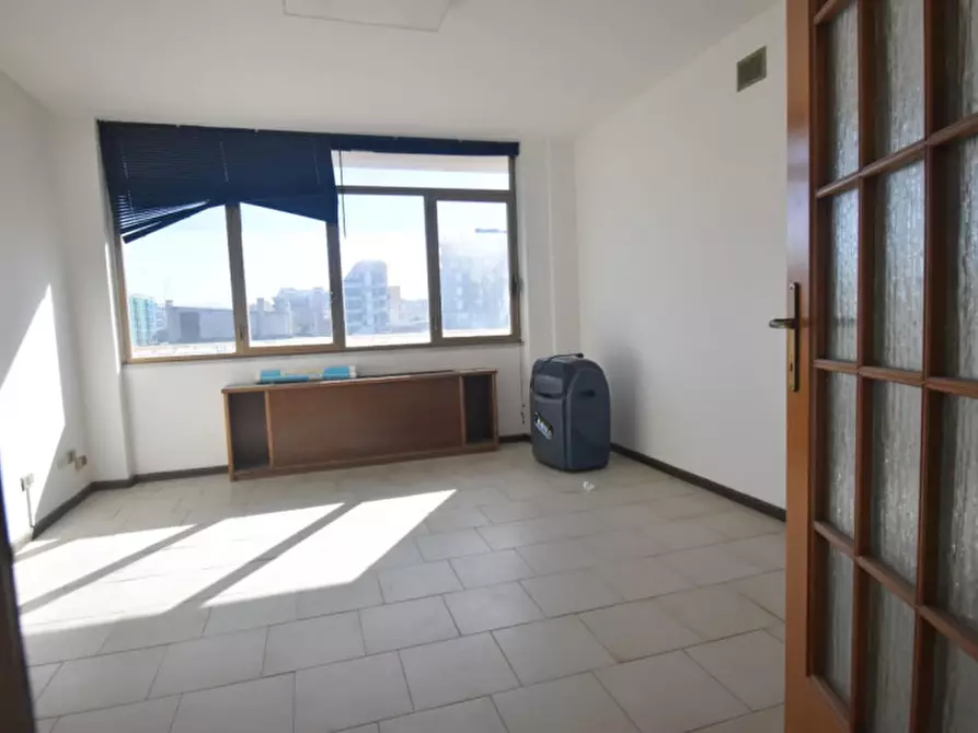 Immagine 15 di Ufficio in vendita  a Quartu Sant'elena