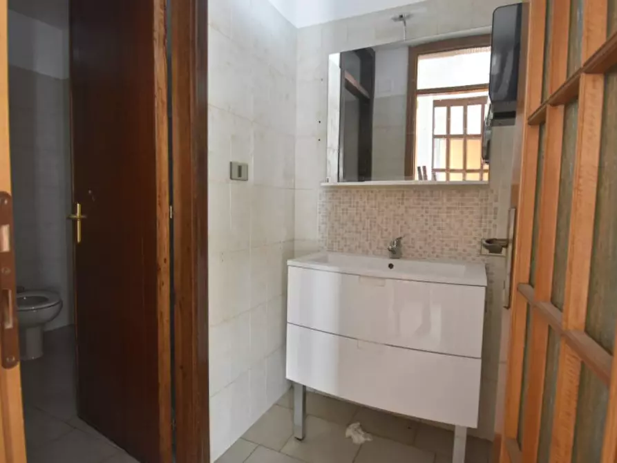 Immagine 16 di Ufficio in vendita  a Quartu Sant'elena