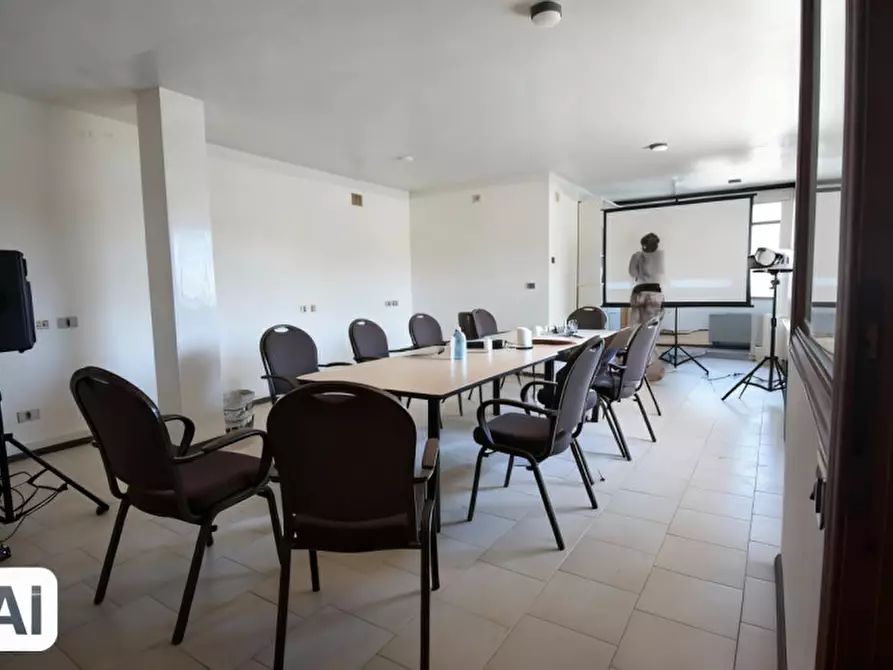 Immagine 18 di Ufficio in vendita  a Quartu Sant'elena