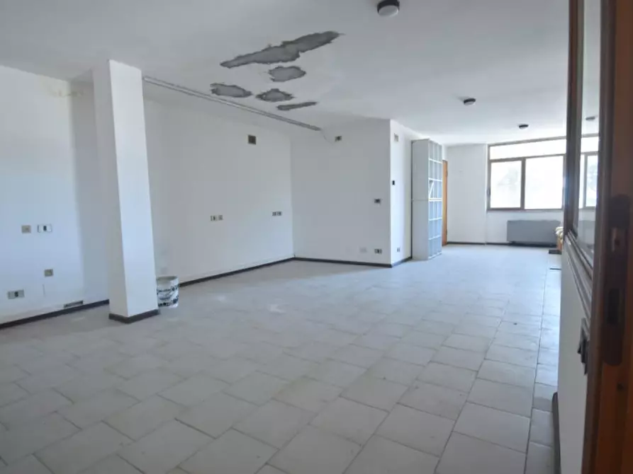 Immagine 19 di Ufficio in vendita  a Quartu Sant'elena