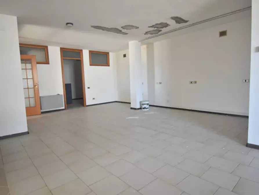 Immagine 24 di Ufficio in vendita  a Quartu Sant'elena