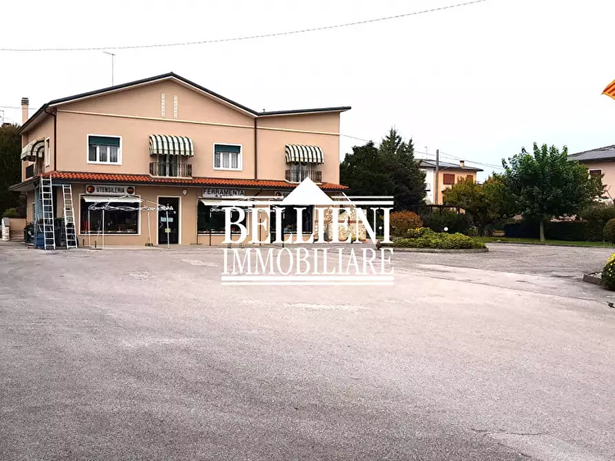 Immagine 2 di Negozio in affitto  in Viale della Repubblica a Sandrigo