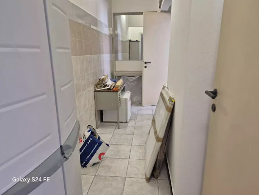 Immagine 13 di Negozio in vendita  a Quartu Sant'elena