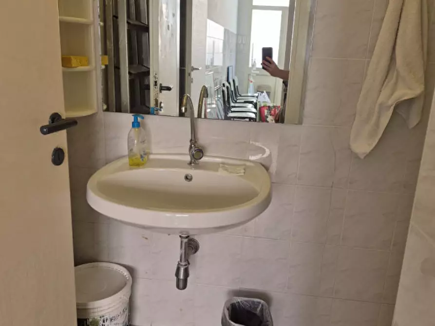 Immagine 15 di Negozio in vendita  a Quartu Sant'elena