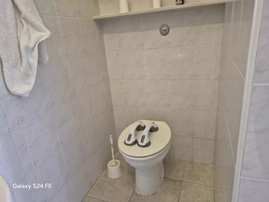 Immagine 16 di Negozio in vendita  a Quartu Sant'elena