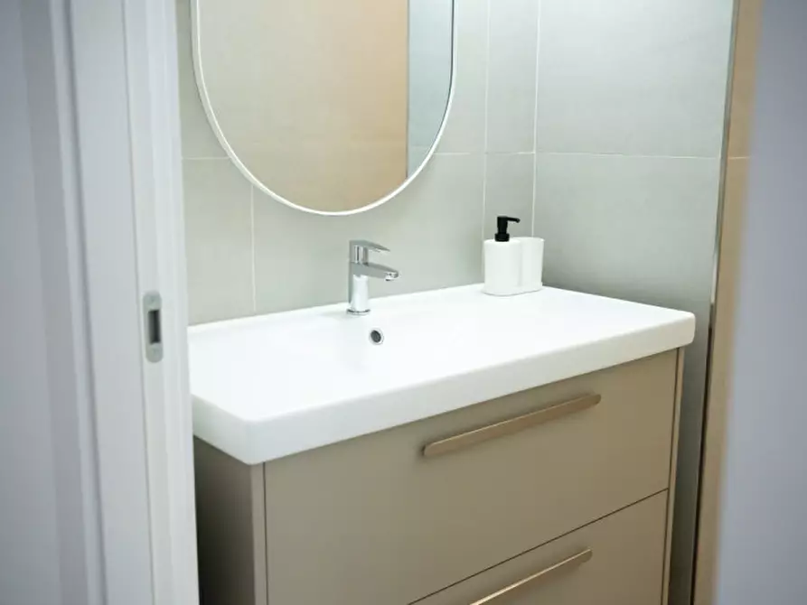 Immagine 19 di Appartamento in vendita  in Via Sangro 22 a Pescara