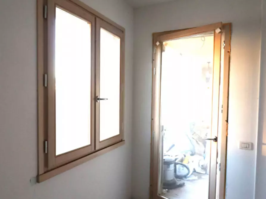 Immagine 6 di Appartamento in vendita  in via Pascoli a Montevarchi