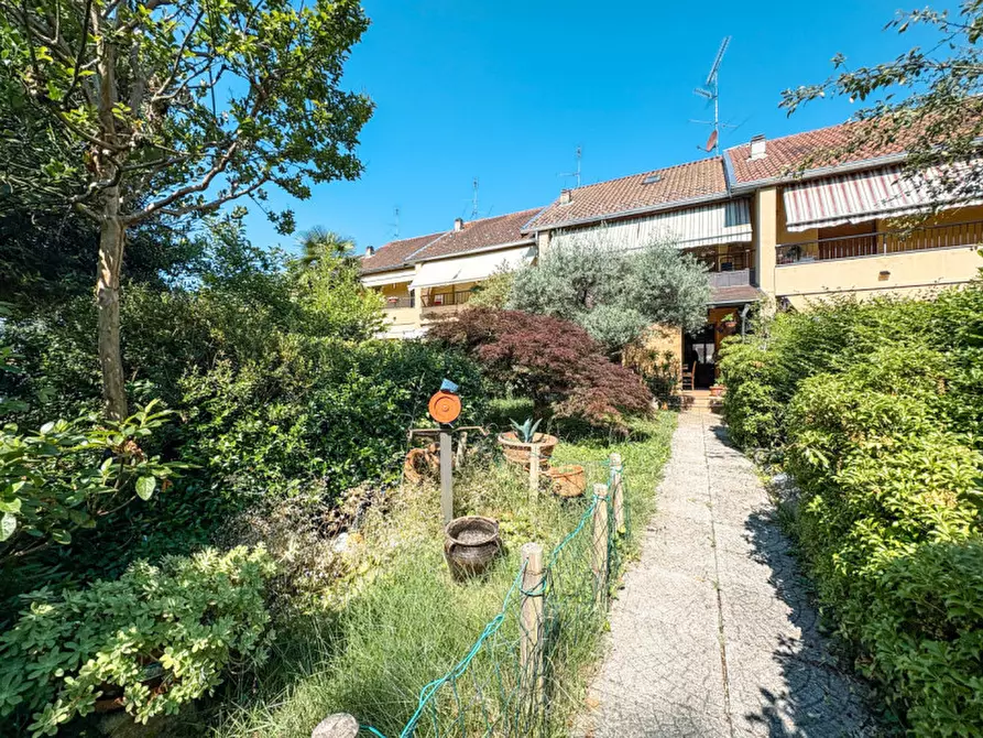 Immagine 2 di Villetta a schiera in vendita  in via  Mario Bertona 38 a Invorio