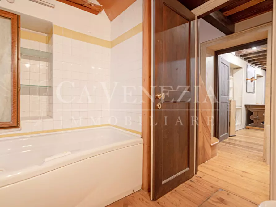 Immagine 21 di Appartamento in vendita  a Venezia