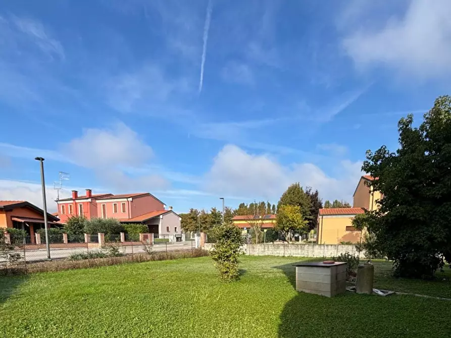 Immagine 2 di Villetta a schiera in vendita  a Lendinara
