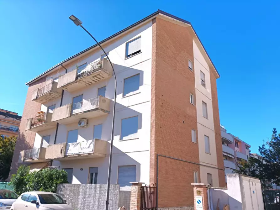 Immagine 31 di Appartamento in vendita  in Via Sangro 22 a Pescara