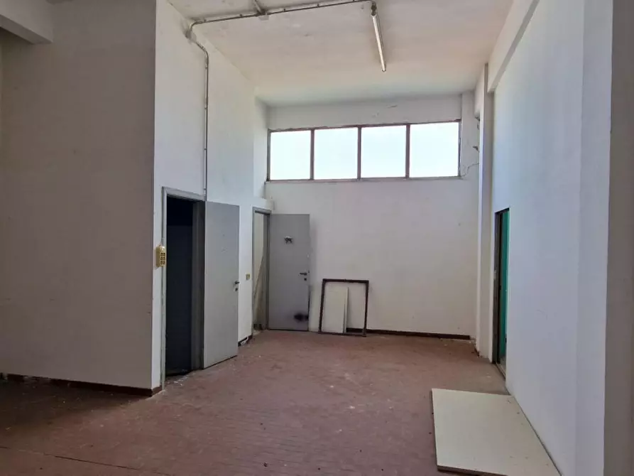 Immagine 2 di Magazzino in vendita  in Via Achille Barilatti, 41, 60127 Ancona AN, Italia a Ancona
