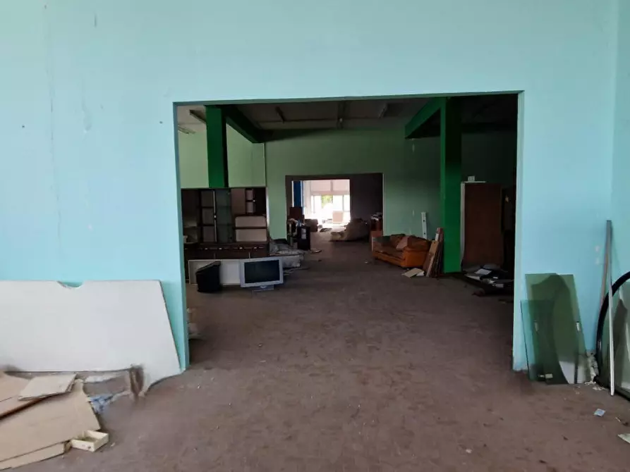 Immagine 4 di Magazzino in vendita  in Via Achille Barilatti, 41, 60127 Ancona AN, Italia a Ancona