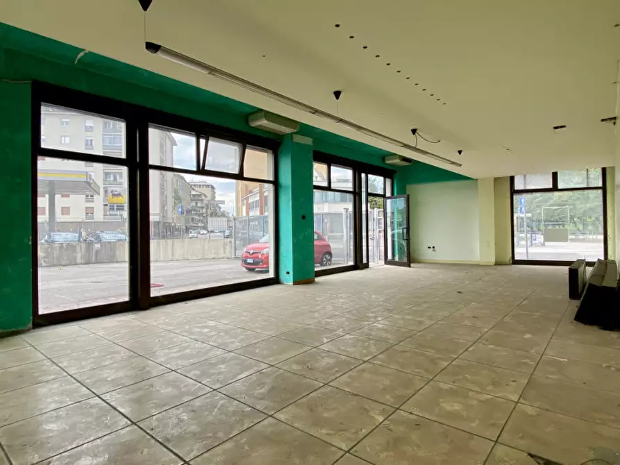 Immagine 1 di Negozio in vendita  in Viale Milano, 108 a Vicenza