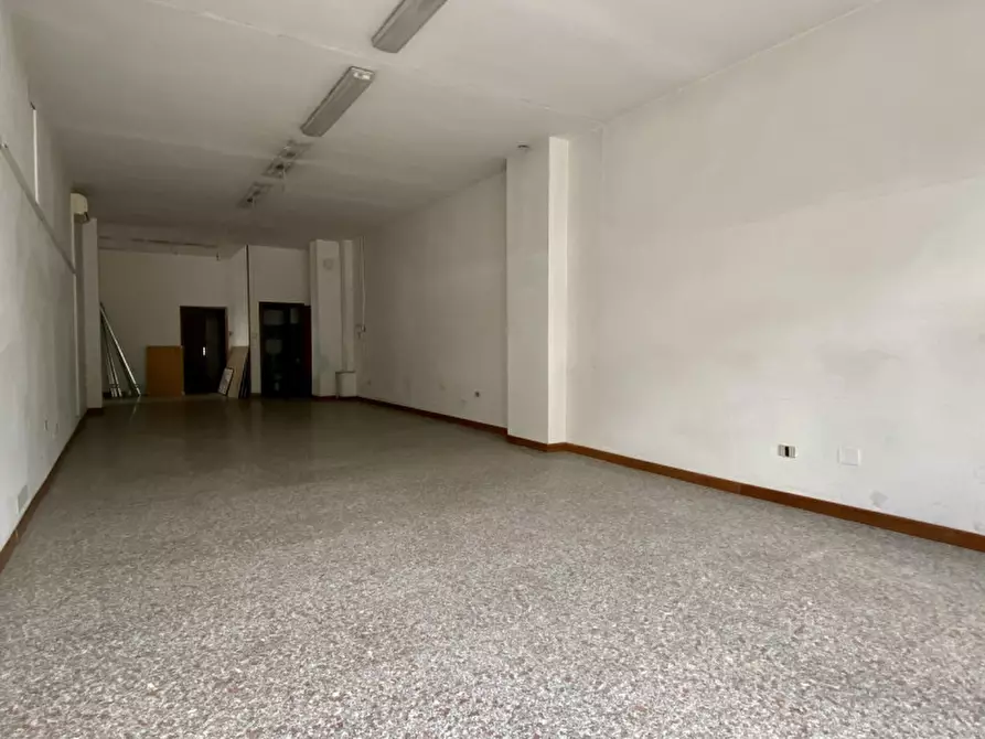 Immagine 12 di Negozio in vendita  in Viale Milano, 108 a Vicenza