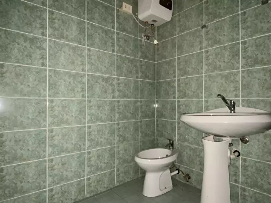 Immagine 15 di Negozio in vendita  in Viale Milano, 108 a Vicenza