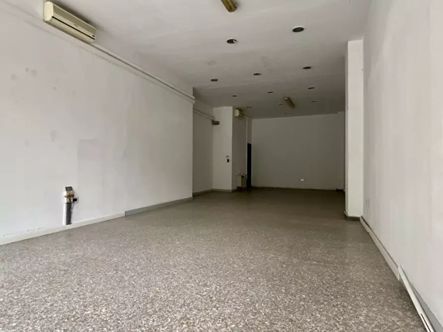 Immagine 19 di Negozio in vendita  in Viale Milano, 108 a Vicenza