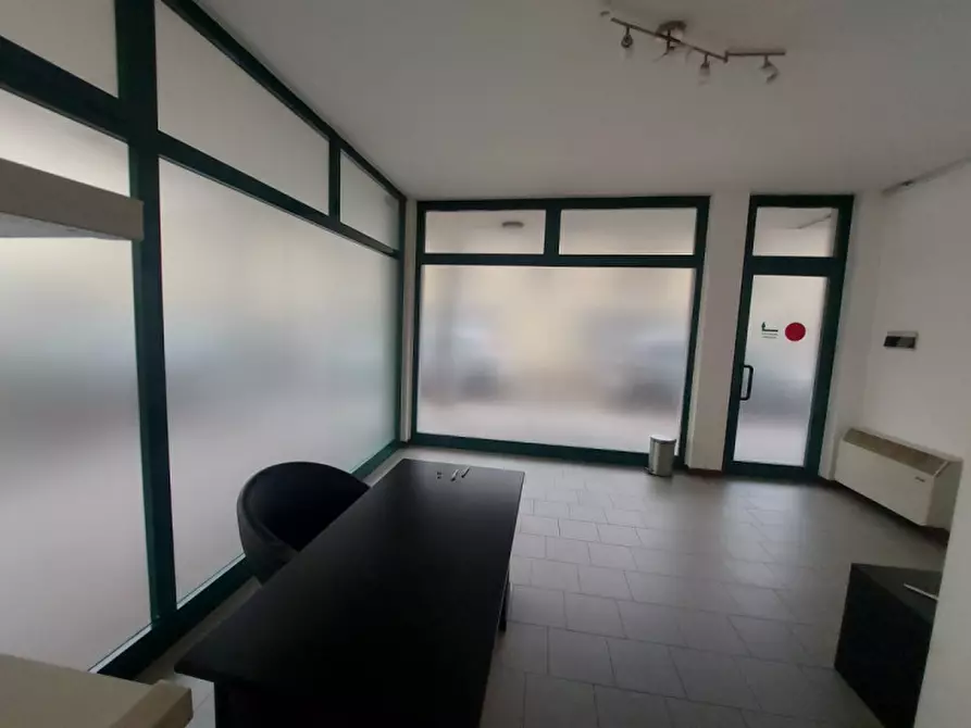 Immagine 1 di Negozio in affitto  in Vicolo Filippo Corridoni 10 a Gorgonzola