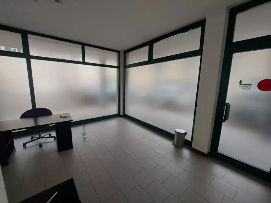 Immagine 2 di Negozio in affitto  in Vicolo Filippo Corridoni 10 a Gorgonzola