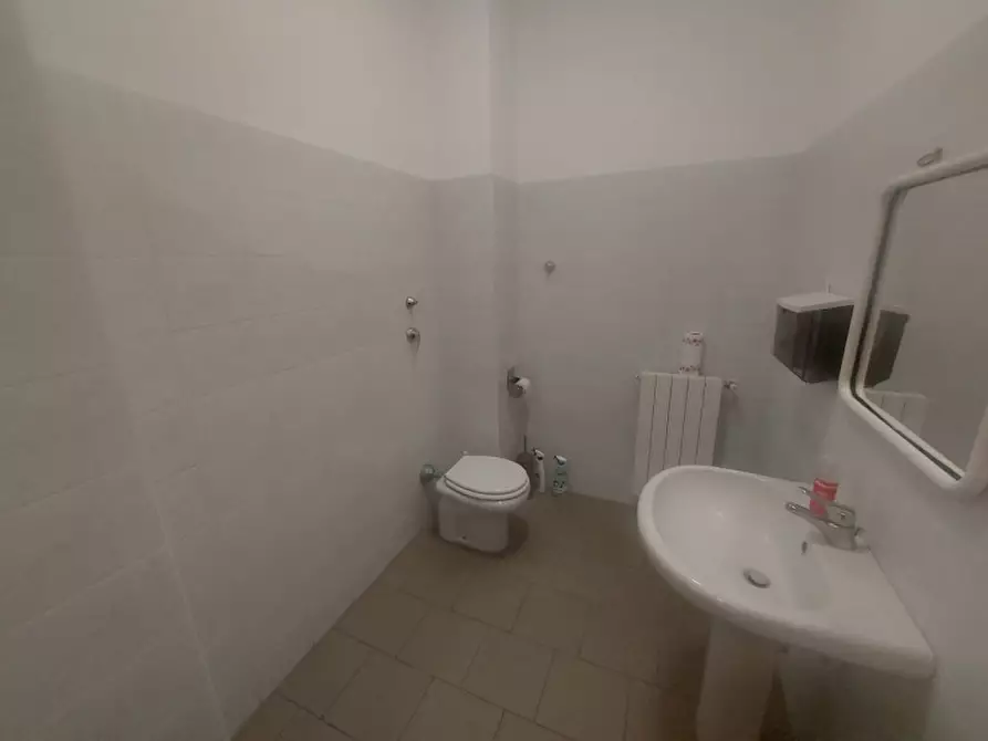 Immagine 5 di Negozio in affitto  in Vicolo Filippo Corridoni 10 a Gorgonzola