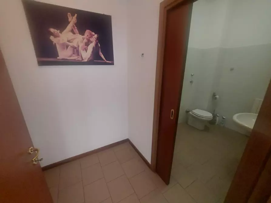 Immagine 7 di Negozio in affitto  in Vicolo Filippo Corridoni 10 a Gorgonzola