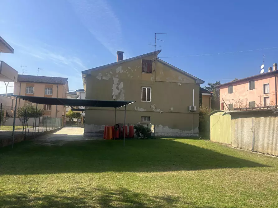 Immagine 1 di Villa in vendita  in Via Olivè a Verona