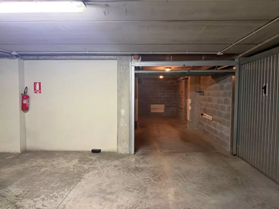 Immagine 4 di Garage in vendita  in Via Capua 26 a Torino