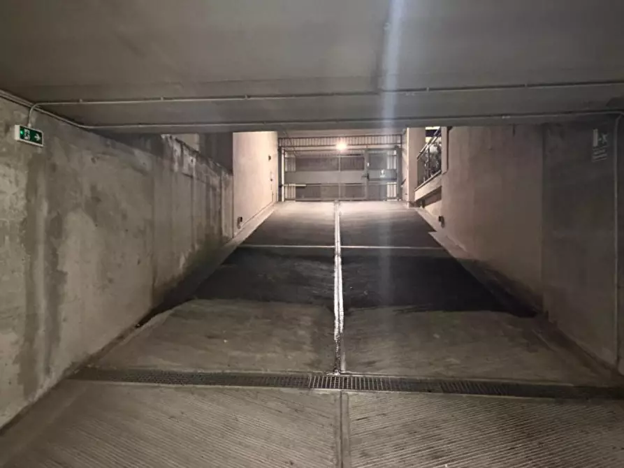 Immagine 3 di Garage in vendita  in Via Vicenza 24 a Torino