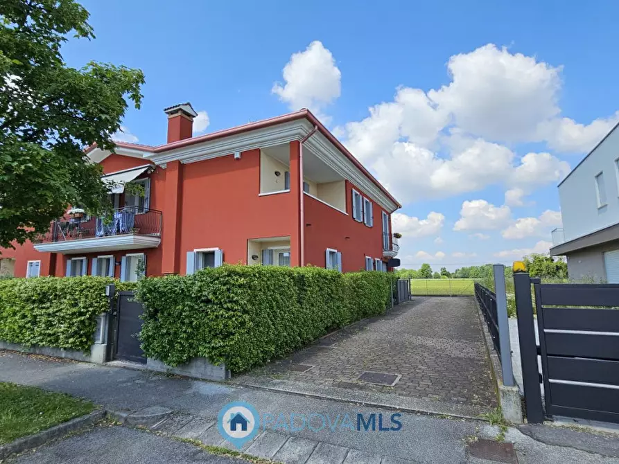 Immagine 1 di Casa trifamiliare in vendita  in Vicolo Gozzano, 1 a Albignasego