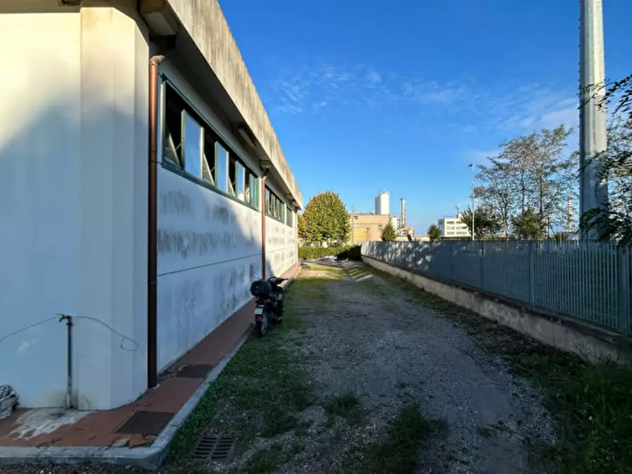Immagine 5 di Capannone industriale in affitto  in Via dei Fabbri 26 a Livorno
