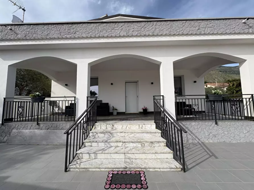 Immagine 2 di Villa in vendita  in Via Enrico Berlinguer 45 a Carini