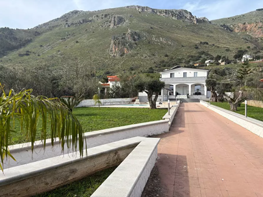 Immagine 3 di Villa in vendita  in Via Enrico Berlinguer 45 a Carini