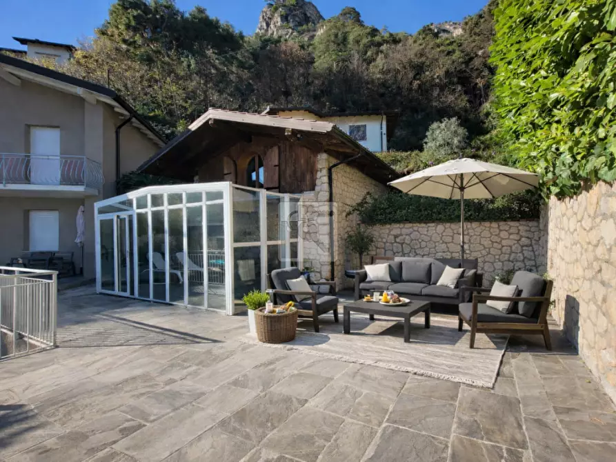 Immagine 2 di Villa in vendita  in Via Bestone a Tremosine