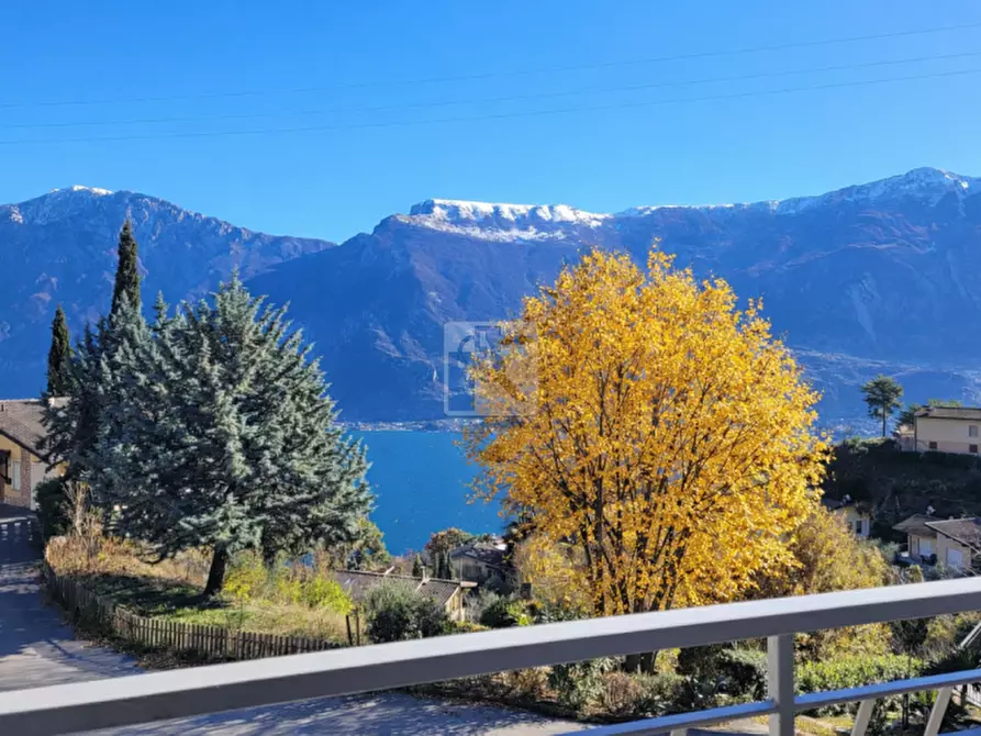 Immagine 3 di Villa in vendita  in Via Bestone a Tremosine