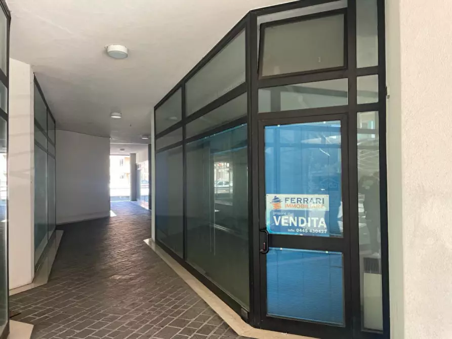 Immagine 1 di Negozio in vendita  in Via Generale dalla Chiesa, 33 a Valdagno
