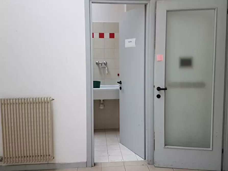 Immagine 5 di Negozio in vendita  in Via Generale dalla Chiesa, 33 a Valdagno