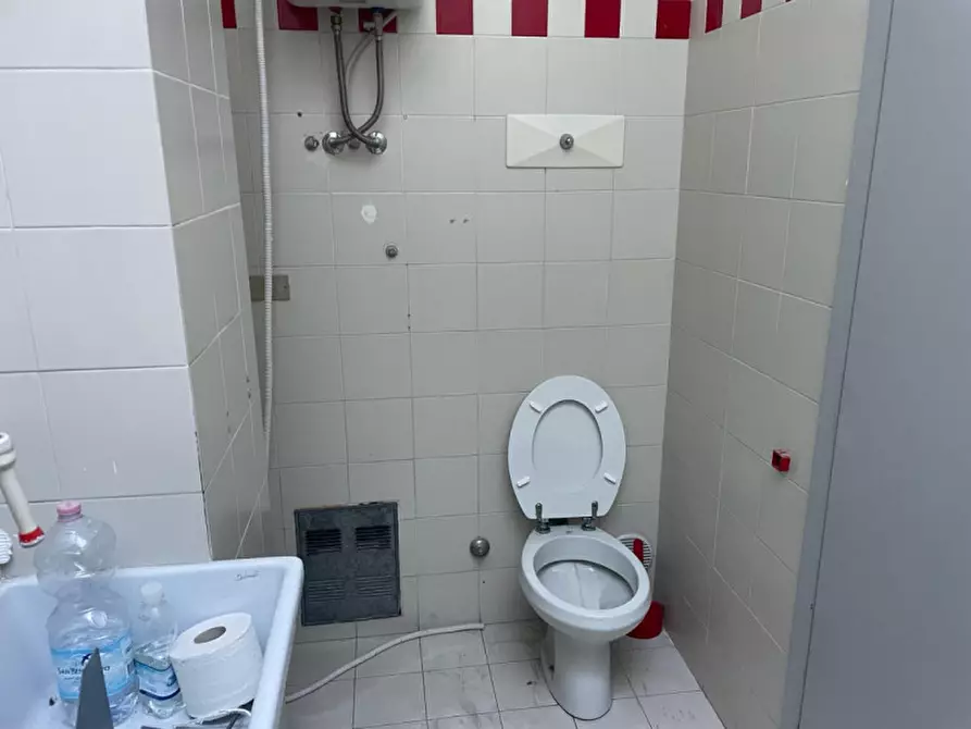 Immagine 6 di Negozio in vendita  in Via Generale dalla Chiesa, 33 a Valdagno