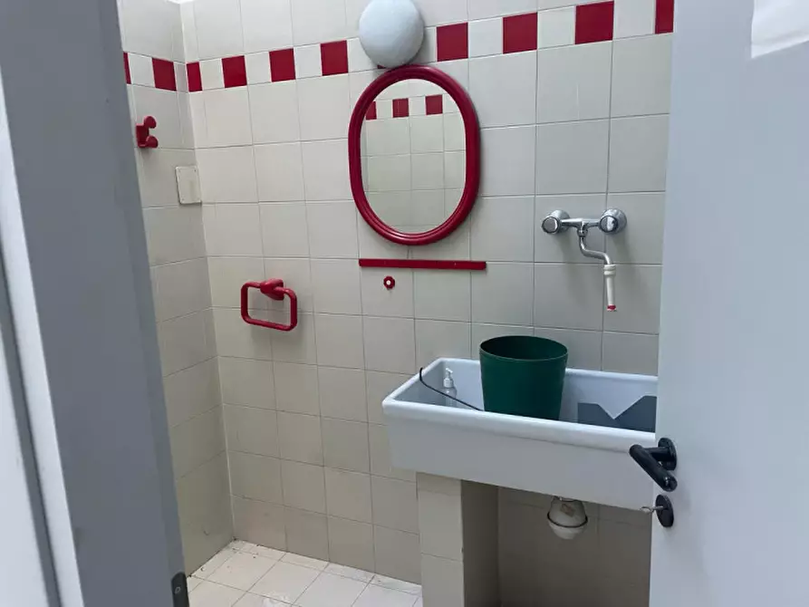 Immagine 7 di Negozio in vendita  in Via Generale dalla Chiesa, 33 a Valdagno