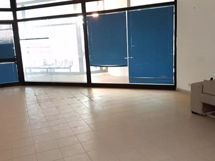 Immagine 8 di Negozio in vendita  in Via Generale dalla Chiesa, 33 a Valdagno