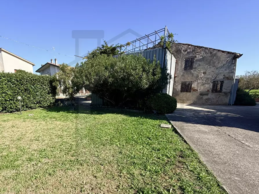 Immagine 2 di Rustico / casale in vendita  in Via Gorghizzolo a Due Carrare