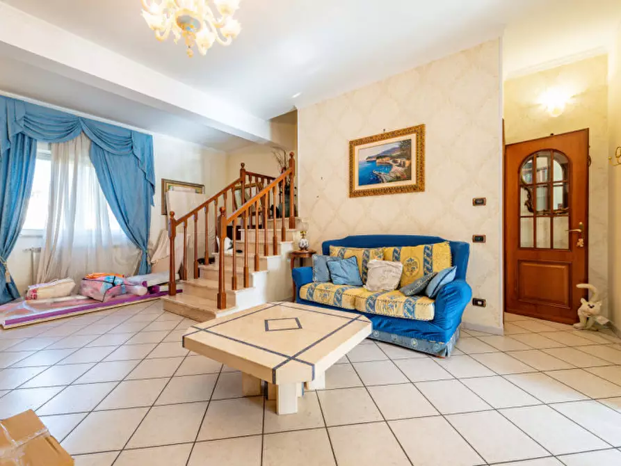 Immagine 2 di Villa in vendita  in Via Aci Sant'Antonio a Roma