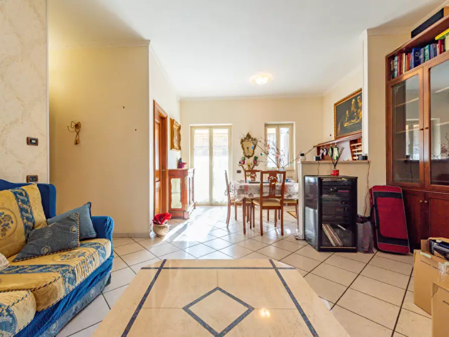 Immagine 3 di Villa in vendita  in Via Aci Sant'Antonio a Roma