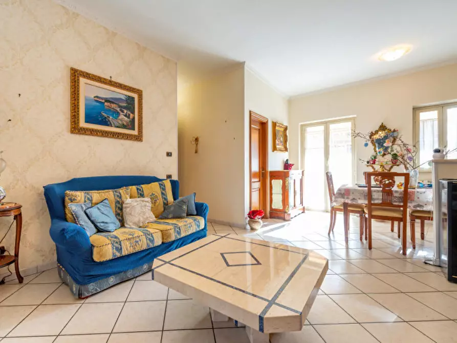 Immagine 4 di Villa in vendita  in Via Aci Sant'Antonio a Roma