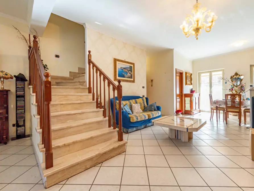 Immagine 8 di Villa in vendita  in Via Aci Sant'Antonio a Roma