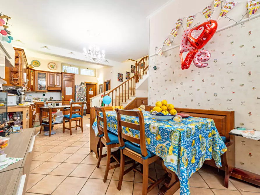 Immagine 19 di Villa in vendita  in Via Aci Sant'Antonio a Roma