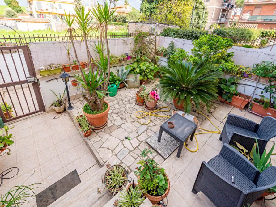 Immagine 24 di Villa in vendita  in Via Aci Sant'Antonio a Roma