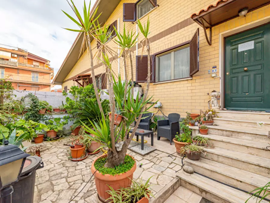 Immagine 25 di Villa in vendita  in Via Aci Sant'Antonio a Roma